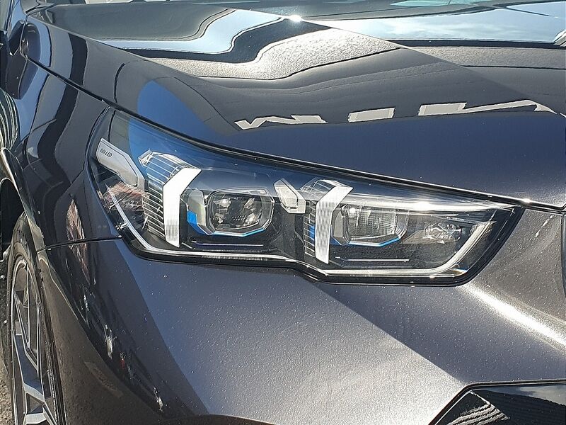 More views of BMW i5