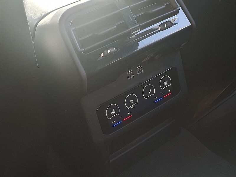 More views of BMW i5