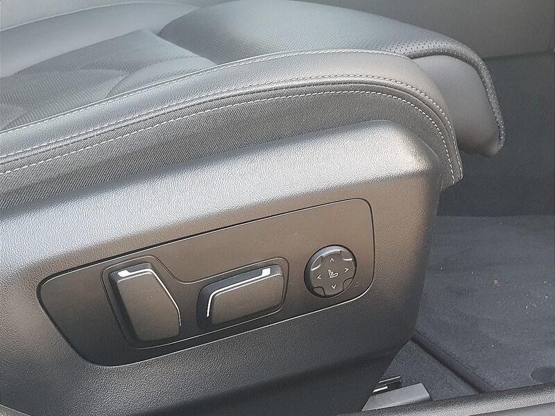 More views of BMW i5