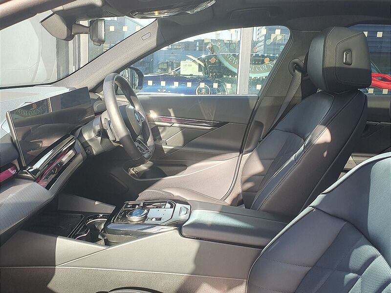 More views of BMW i5