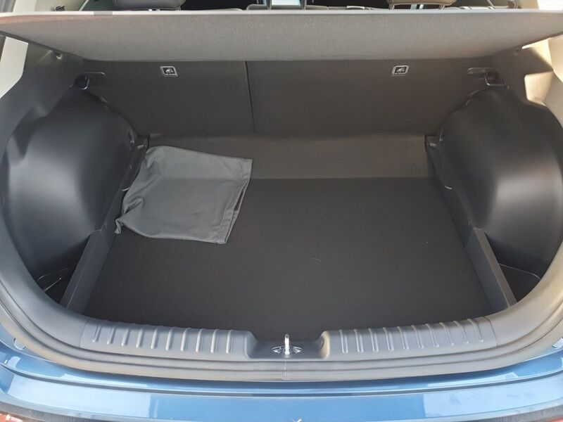 More views of Kia Niro