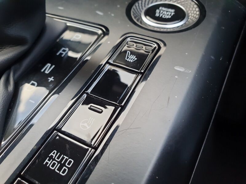 More views of Kia Niro