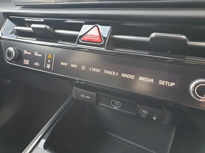 More views of Kia Niro