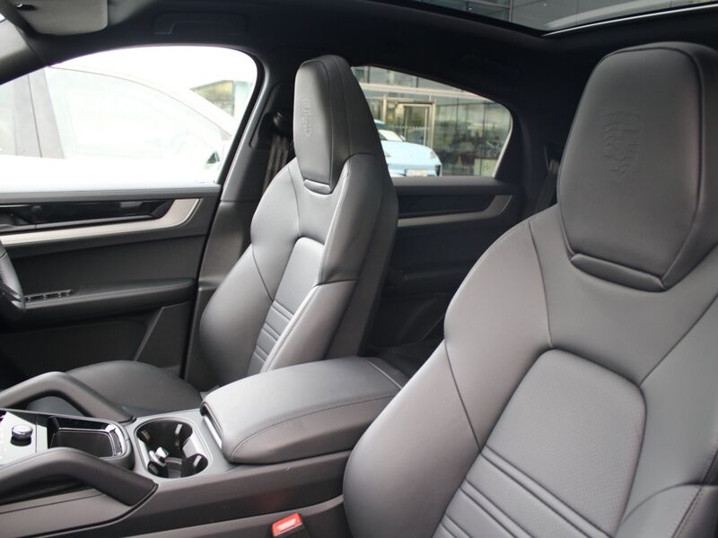 More views of Porsche Cayenne