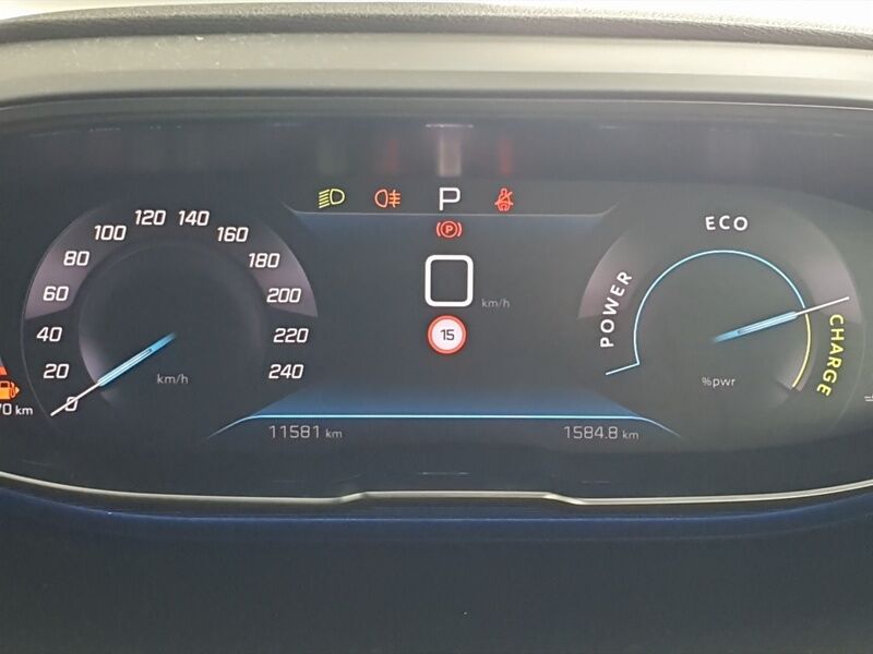 More views of Peugeot 5008