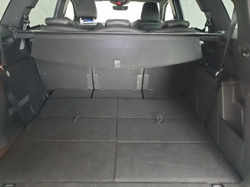 More views of Peugeot 5008