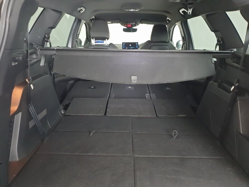 More views of Peugeot 5008