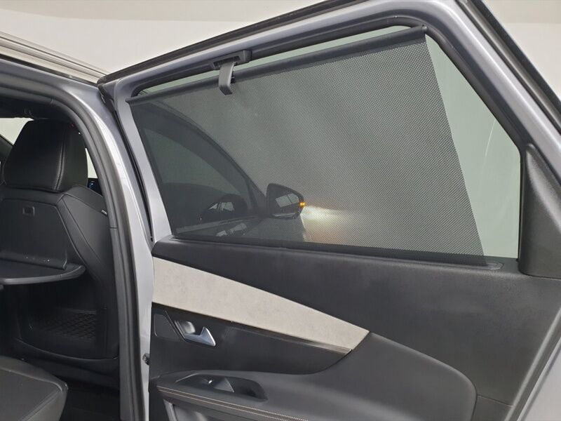 More views of Peugeot 5008