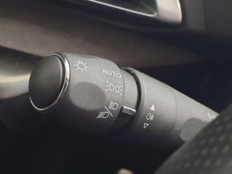 More views of Peugeot 5008