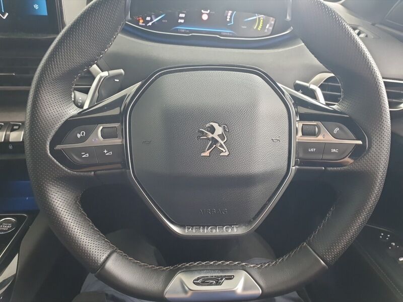 More views of Peugeot 5008