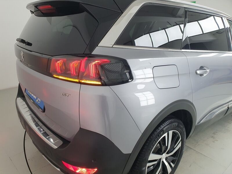 More views of Peugeot 5008