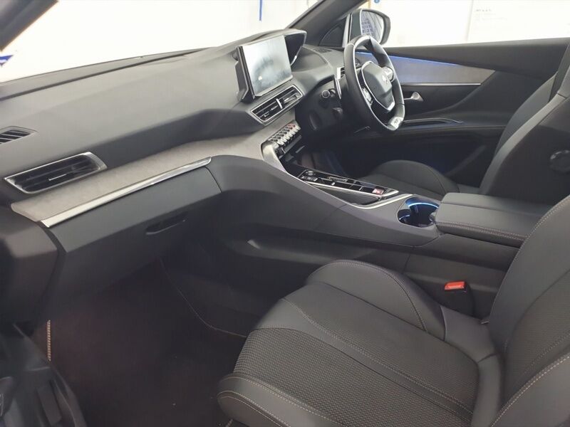 More views of Peugeot 5008