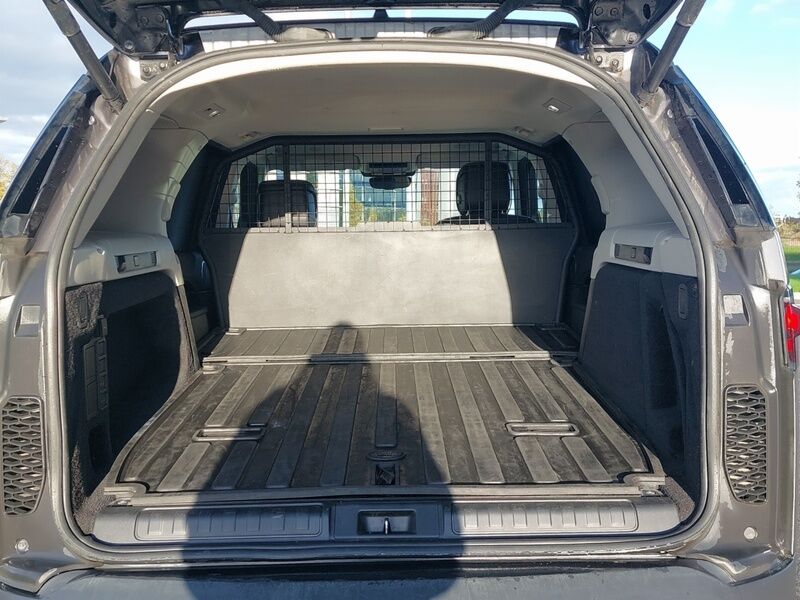 More views of Land Rover Discovery