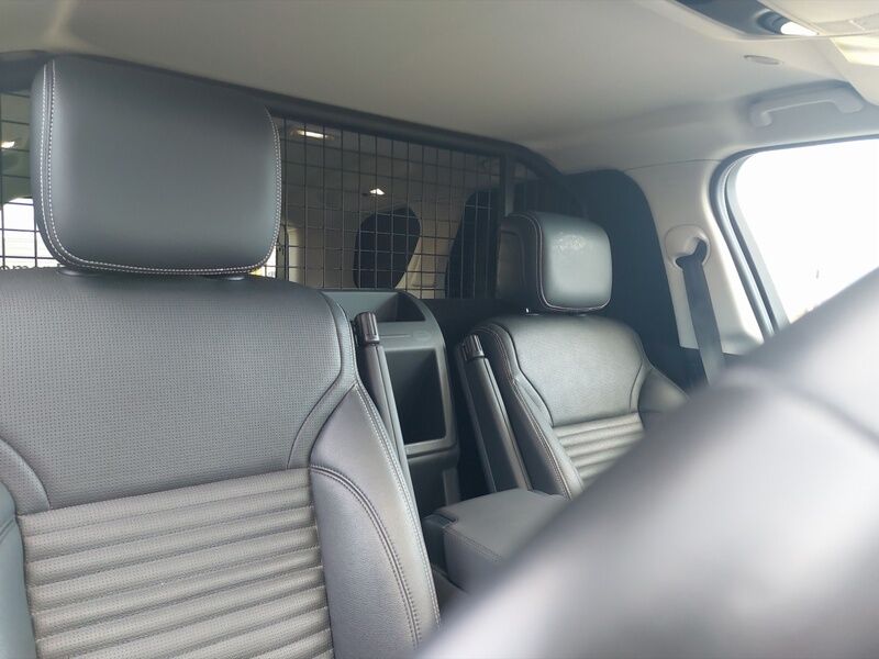 More views of Land Rover Discovery