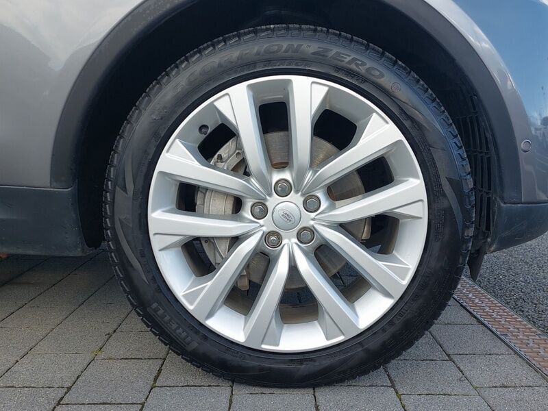 More views of Land Rover Discovery