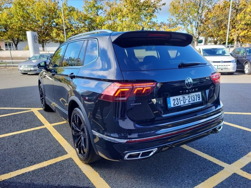 More views of Volkswagen Tiguan Allspace
