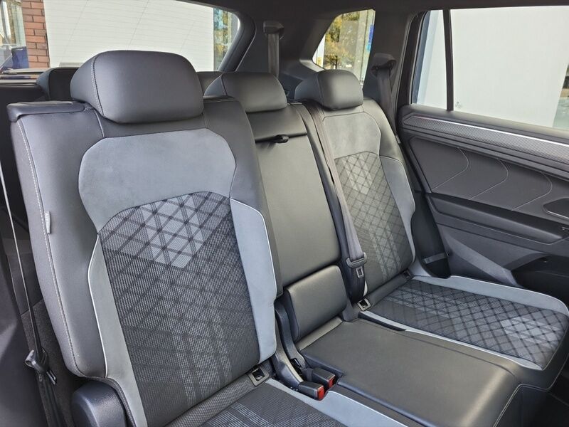 More views of Volkswagen Tiguan Allspace