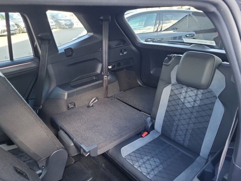 More views of Volkswagen Tiguan Allspace