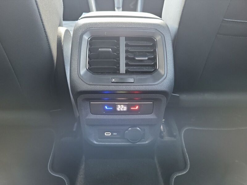 More views of Volkswagen Tiguan Allspace