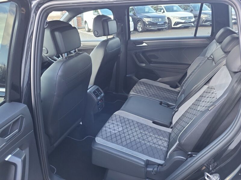 More views of Volkswagen Tiguan Allspace