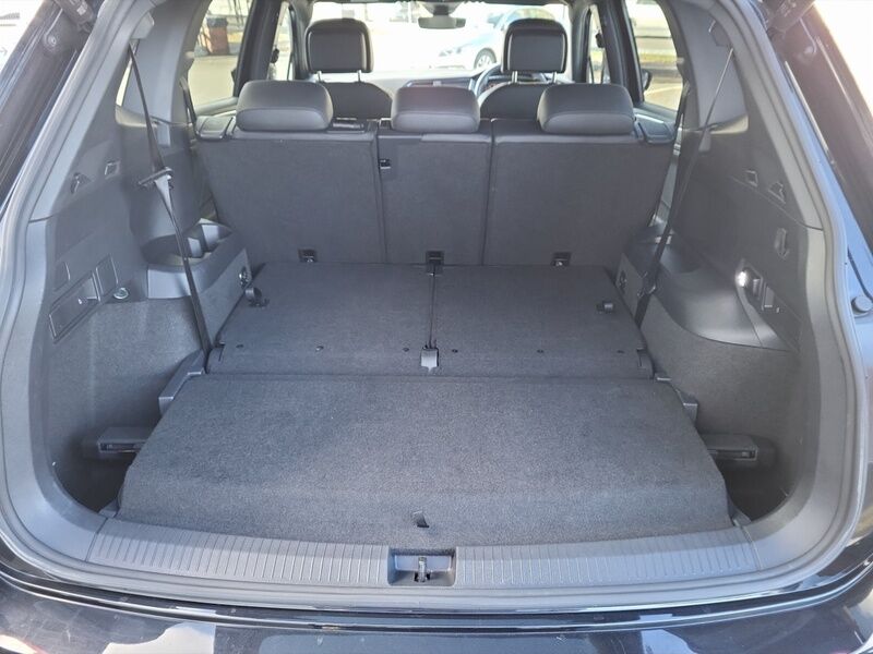 More views of Volkswagen Tiguan Allspace