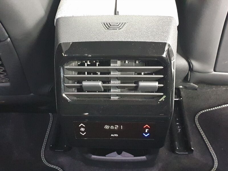 More views of Peugeot 5008