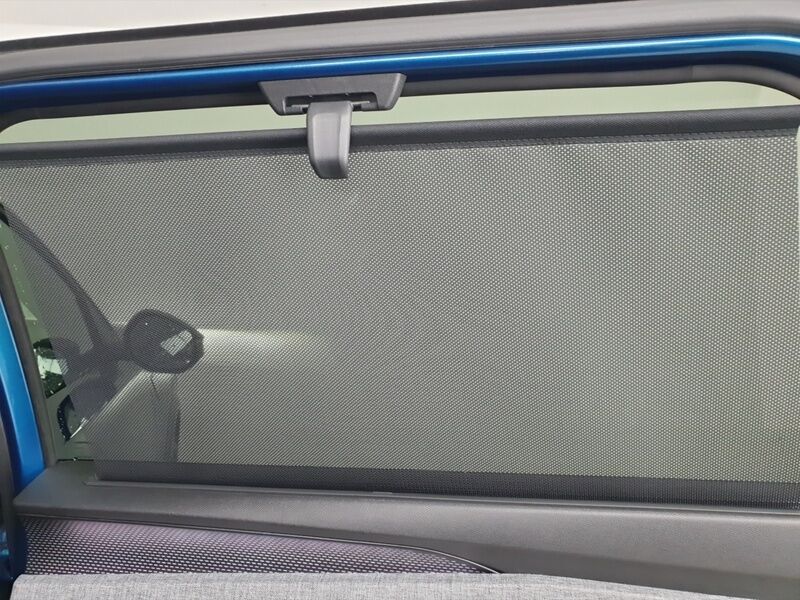 More views of Peugeot 5008