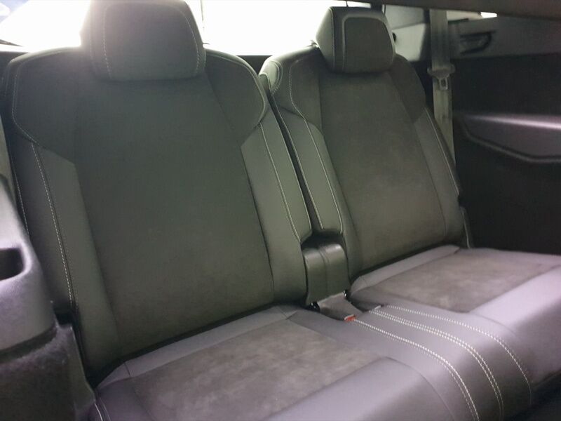 More views of Peugeot 5008