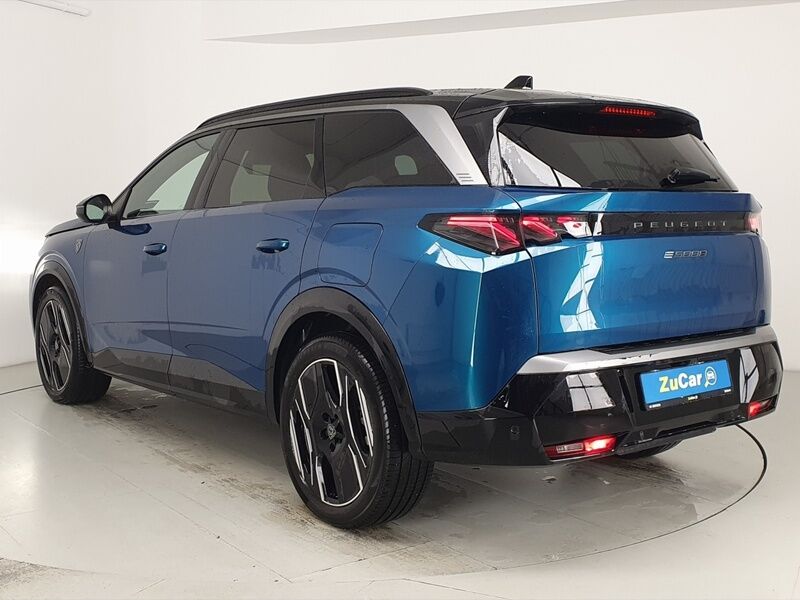 More views of Peugeot 5008