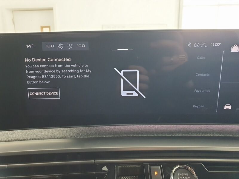 More views of Peugeot 5008