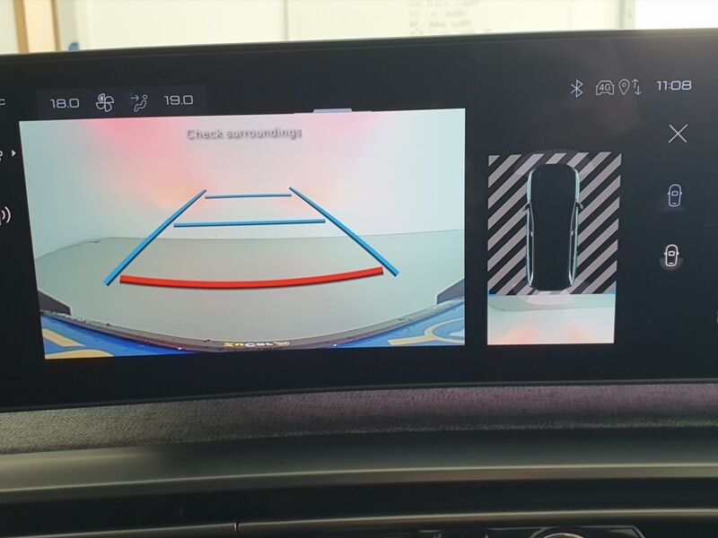 More views of Peugeot 5008