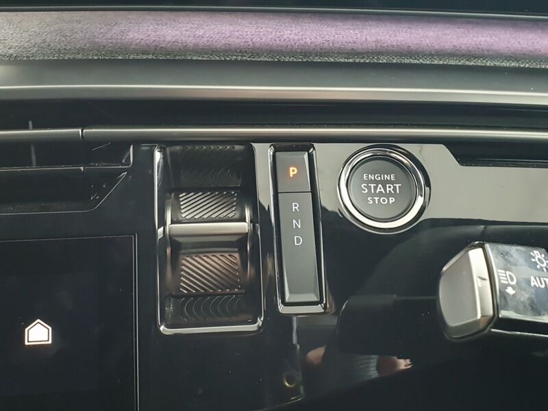 More views of Peugeot 5008