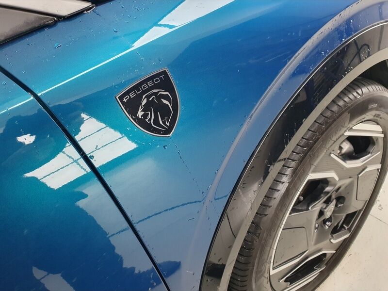 More views of Peugeot 5008