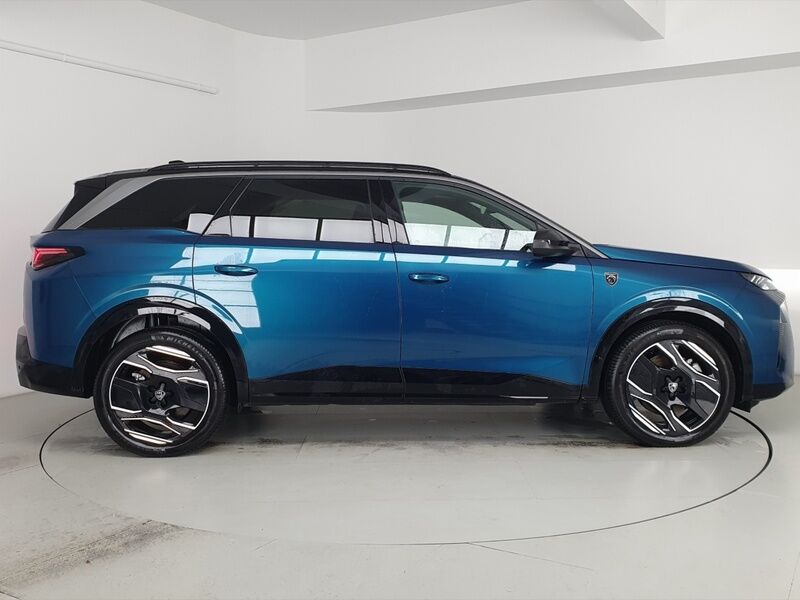 More views of Peugeot 5008