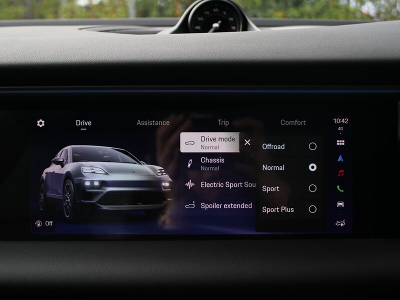 More views of Porsche Macan