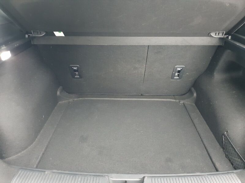 More views of MG MG4