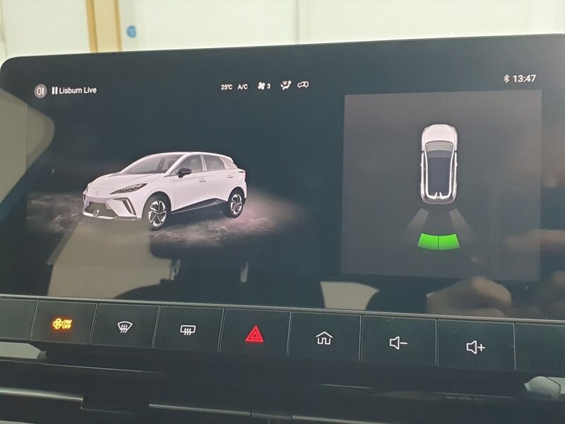 More views of MG MG4