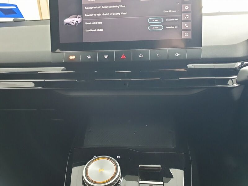 More views of MG MG4