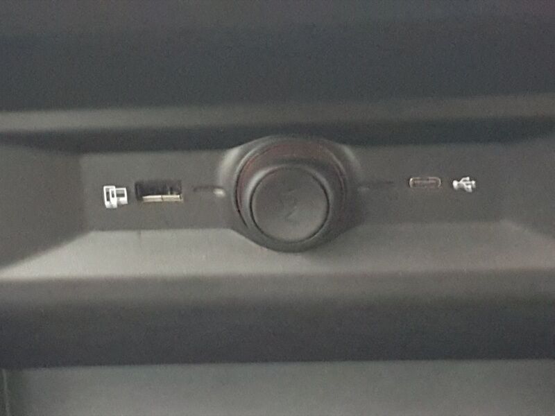 More views of MG MG4