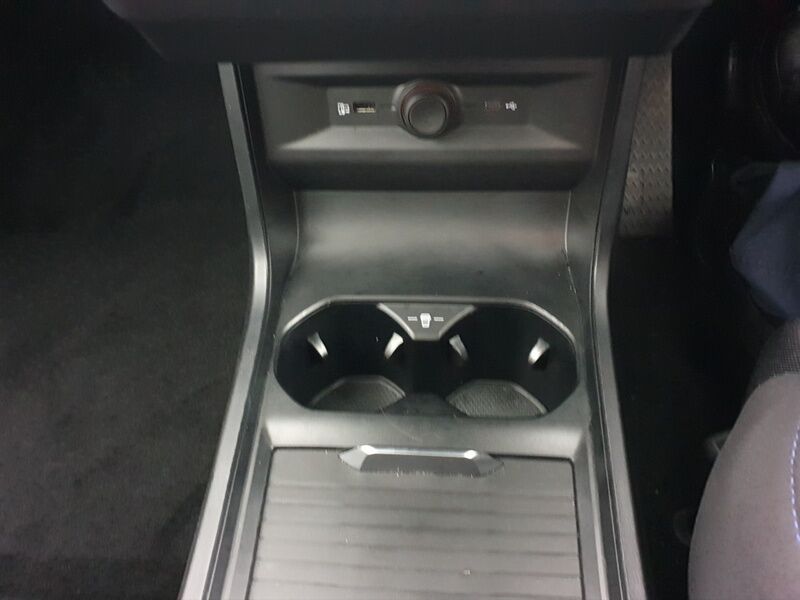 More views of MG MG4