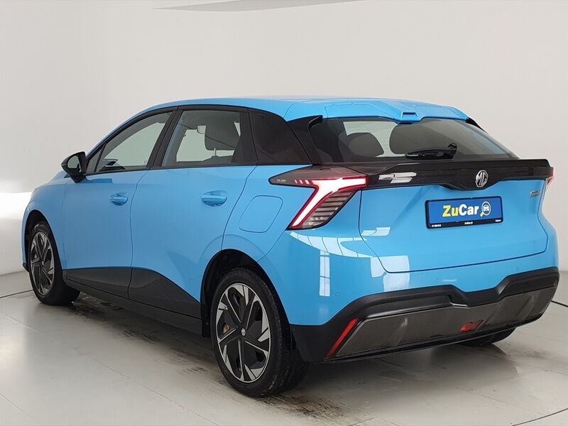 More views of MG MG4