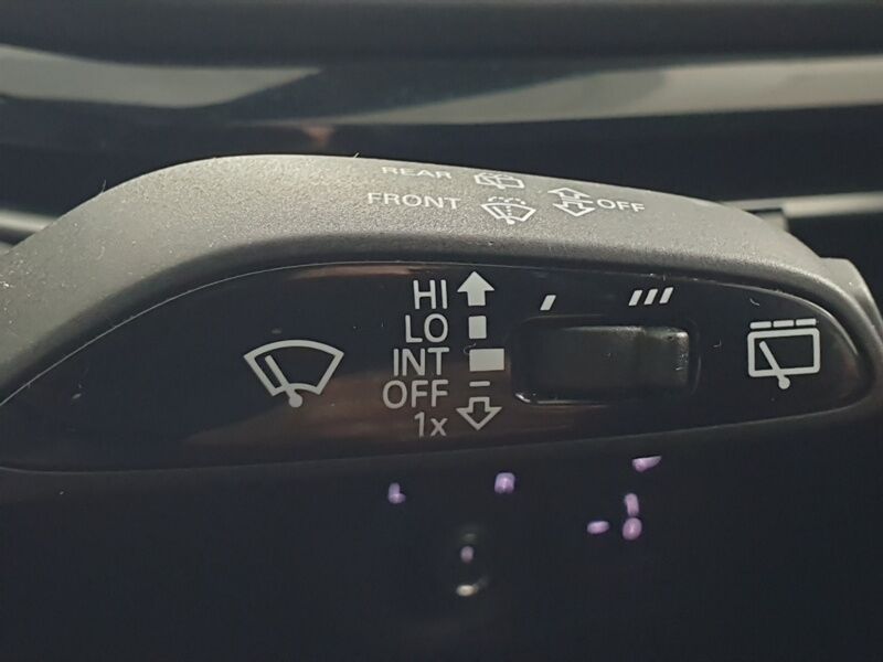 More views of MG MG4