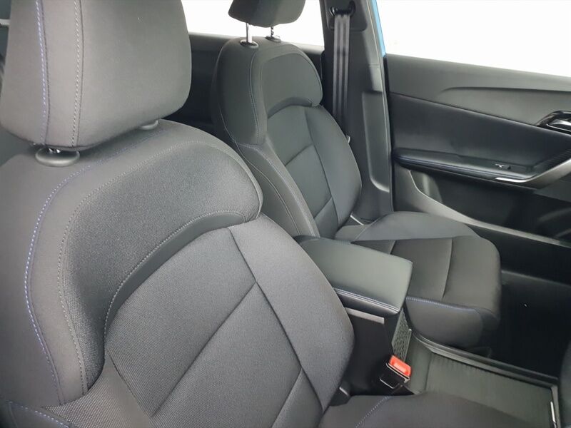 More views of MG MG4