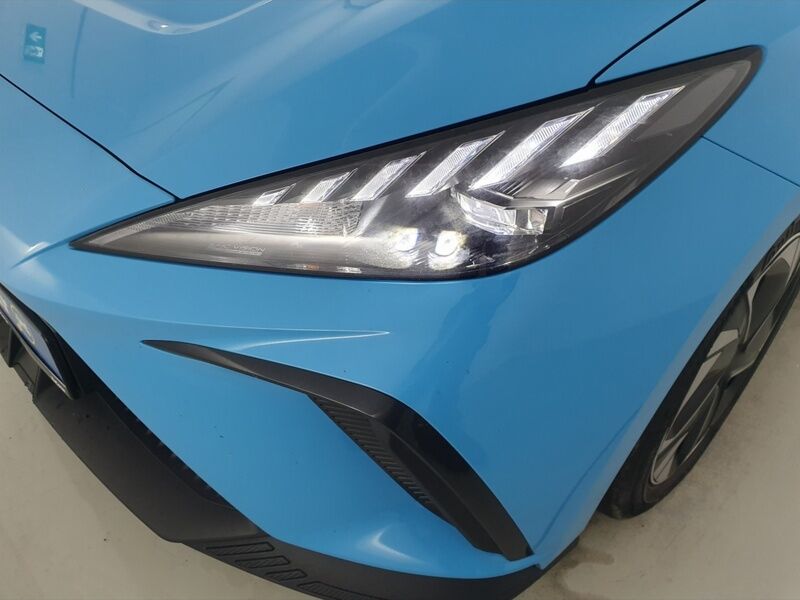 More views of MG MG4