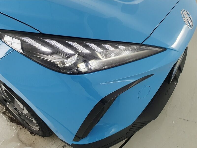 More views of MG MG4