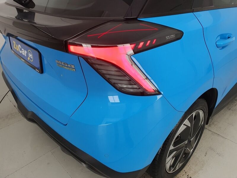 More views of MG MG4