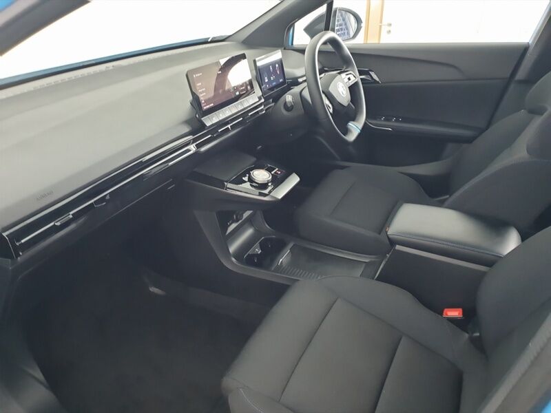 More views of MG MG4