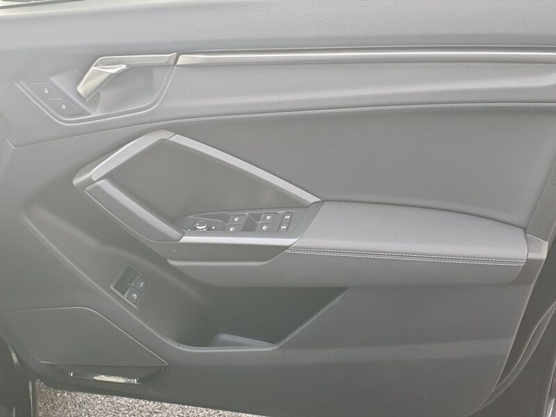 More views of Audi Q3