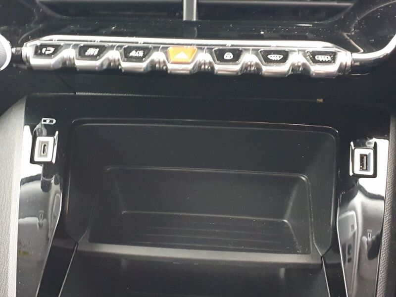 More views of Peugeot 2008