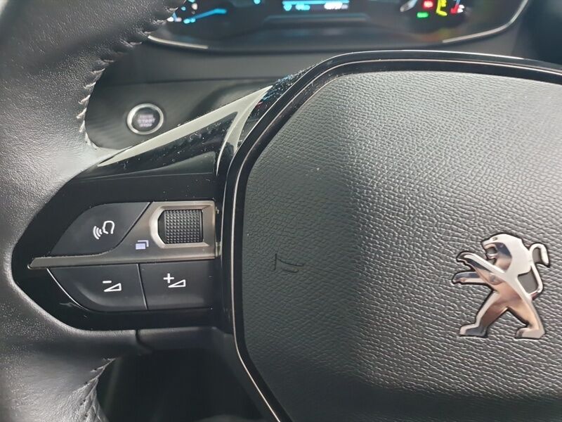 More views of Peugeot 2008